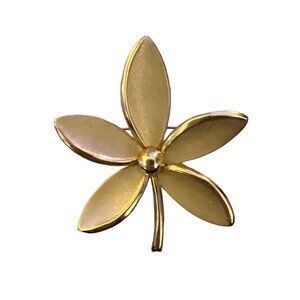 Crown Trifari Vintage Floral Pin Brooch Brushed Gold tone 1966 Gold Rush Series